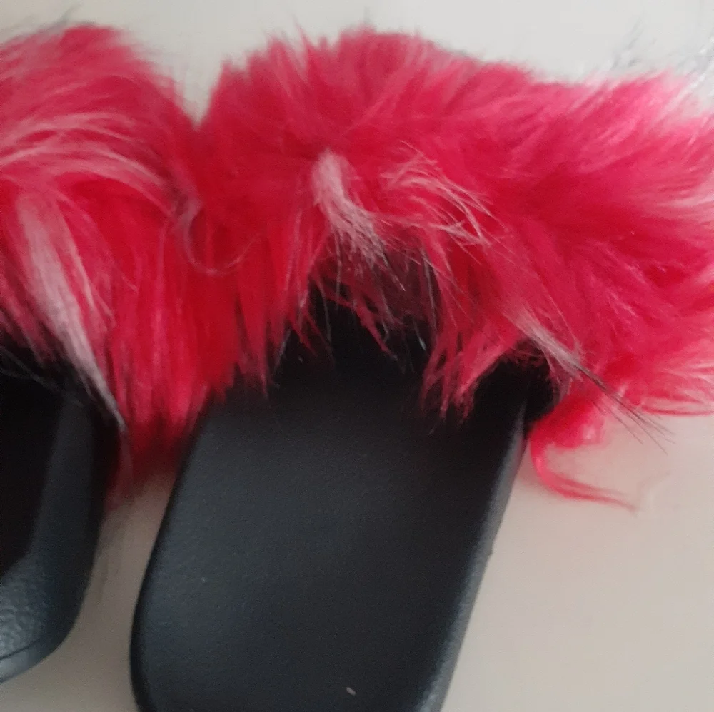 SOLD OUT Furry Sandals - Picture 10 of 10